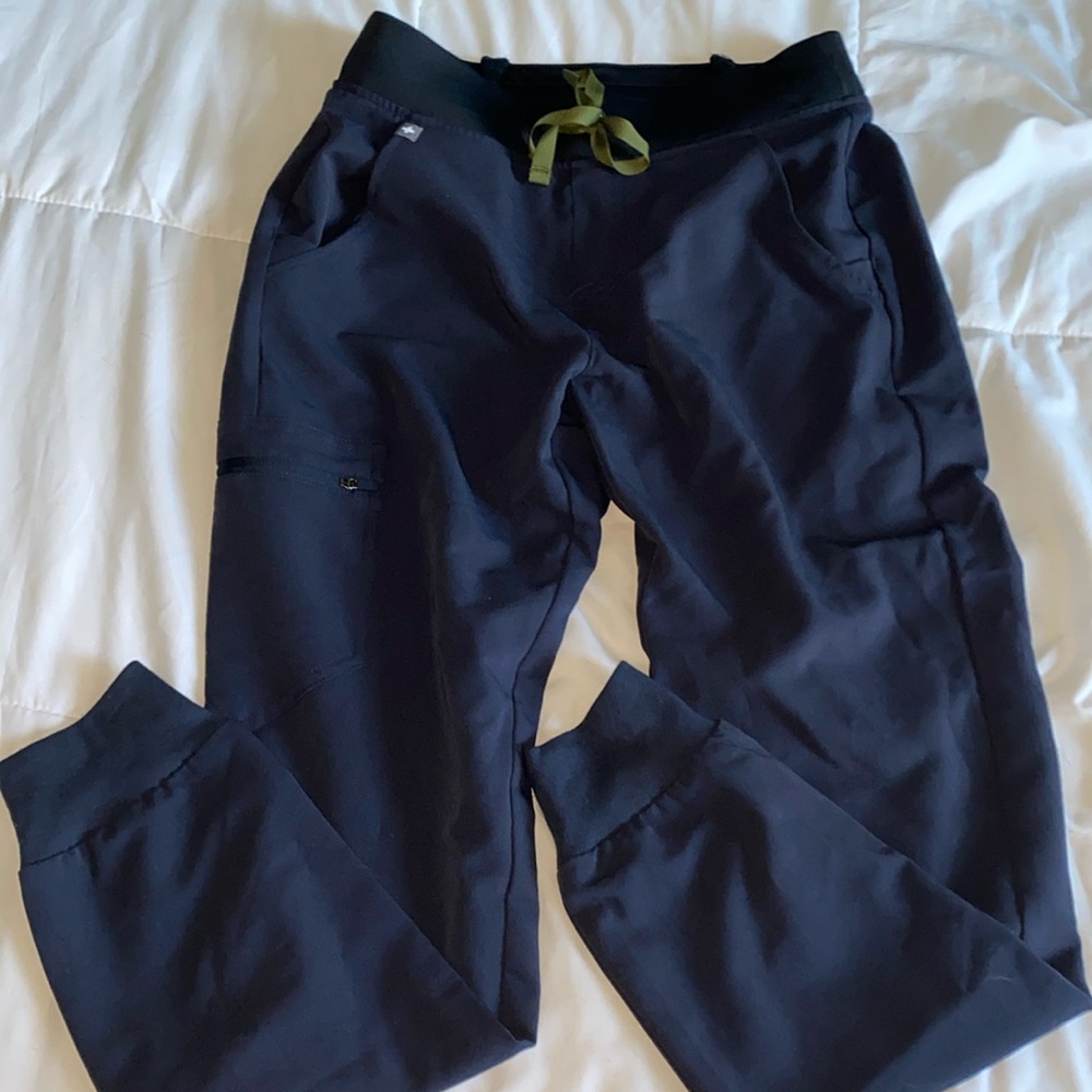 Figs Zamora Joggers- size small, quiet navy
*see disclaimer below*